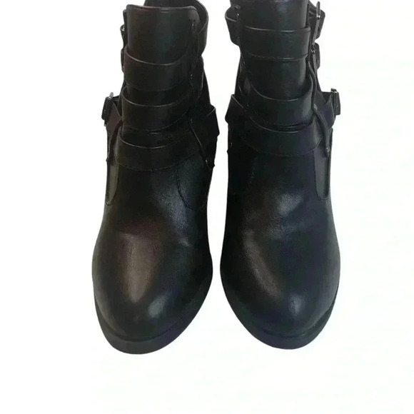 Restricted Womens Sz 7.5 Black Ankle Bootie Triple Buckles zip back - Picture 2 of 7
